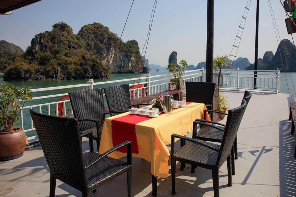 Moonlight Hotel Ha Long Exterior foto